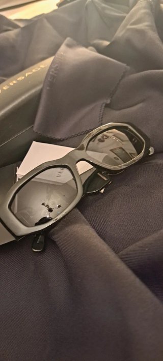 Gafas de sol Versace negras y doradas
