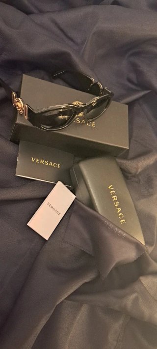 Gafas de sol Versace negras y doradas