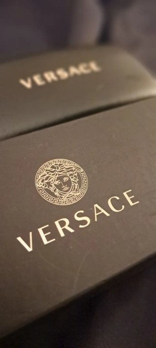 Gafas de sol Versace negras y doradas