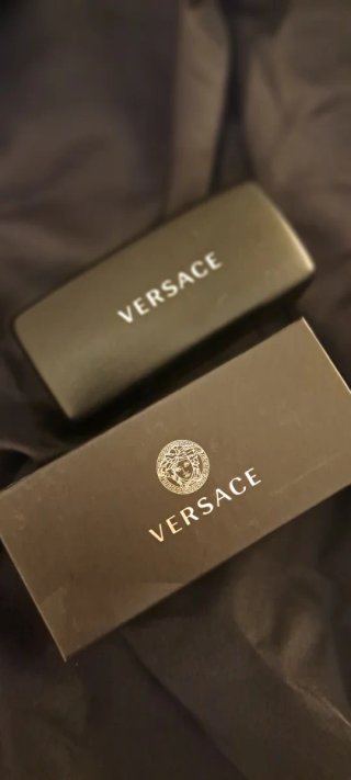 Gafas de sol Versace negras y doradas
