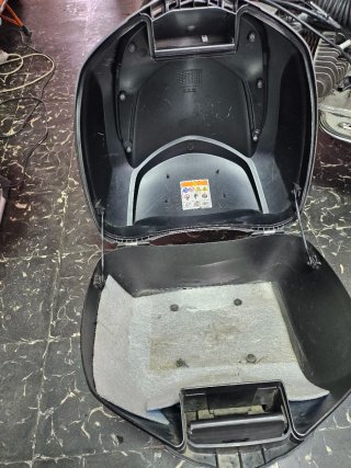 Baúl Vespa Clásica Negro/Plata