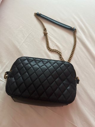 Bolso Guess Negro Cadena Dorada
