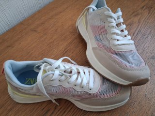 Zapatillas Zara Mujer Beige y Rosa