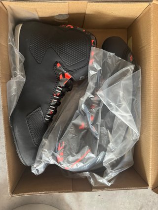 Botas Alpinestars Moto Negra y rojas