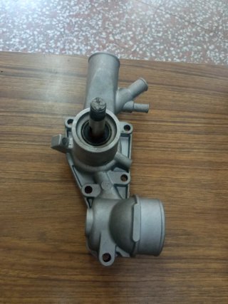 Bomba de Agua Peugeot 404,  504.
