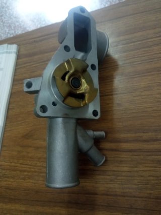 Bomba de Agua Peugeot 404,  504.