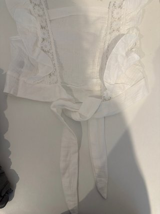 Crop top SHEIN blanco con encaje