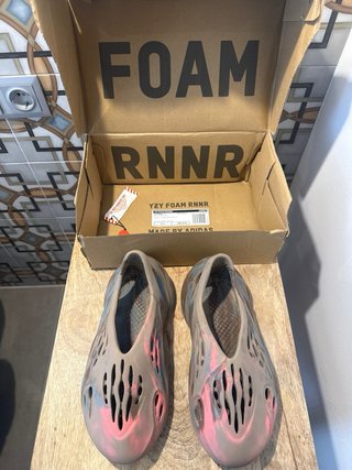 Yeezy Foam Runner Azul Rosa 6 UK