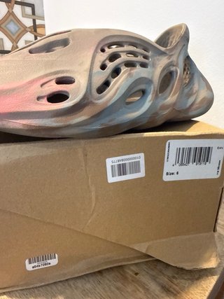 Yeezy Foam Runner Azul Rosa 6 UK