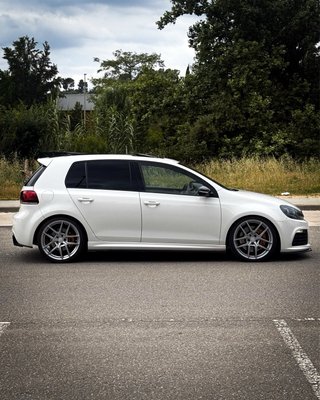 Volkswagen Golf R20 DSG