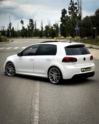Volkswagen Golf R20 DSG