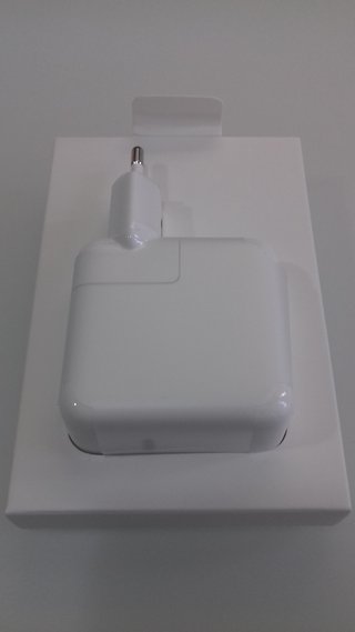 NUEVO Cargador Original  “USB-C power adapter”
