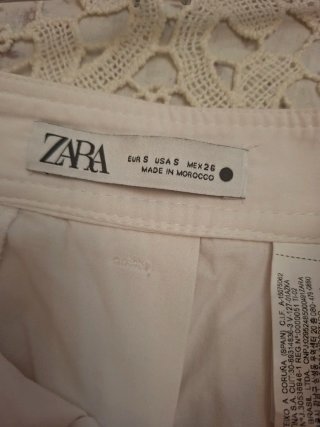 Falda Zara Blanca Plisada
