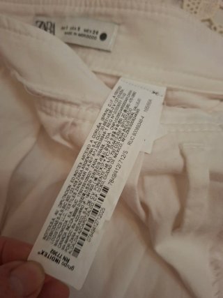 Falda Zara Blanca Plisada