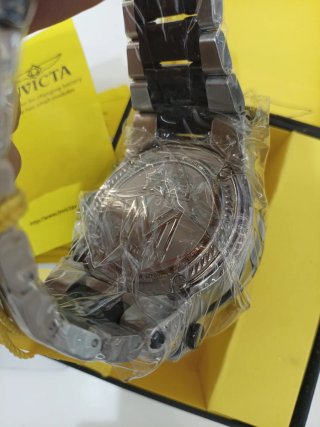 Reloj Invicta Amarillo