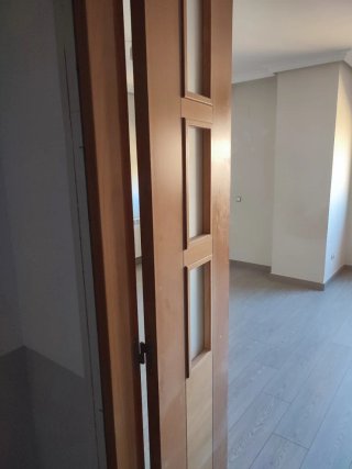 Puerta madera maciza