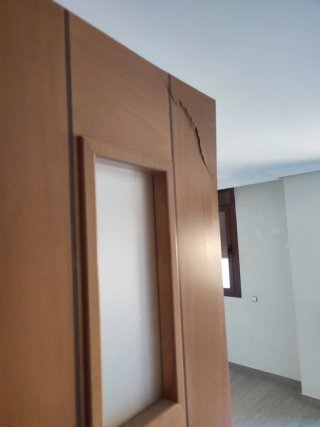 Puerta madera maciza
