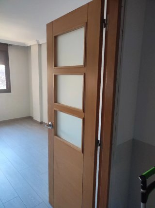 Puerta madera maciza