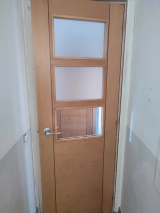 Puerta madera maciza