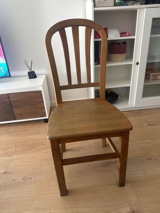 4 Sillas de madera estilo clásico