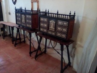 Bargueño antiguo con marquetería