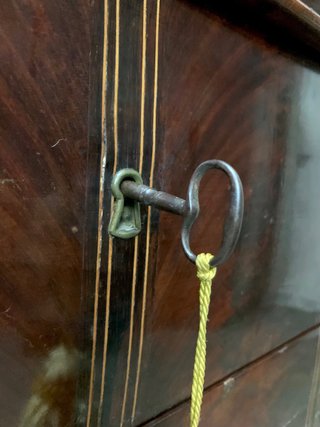 Cómoda antigua de madera