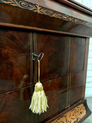 Cómoda antigua de madera