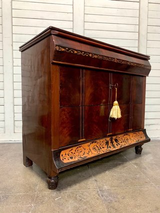Cómoda antigua de madera