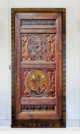 Puerta Grabada y Colorida