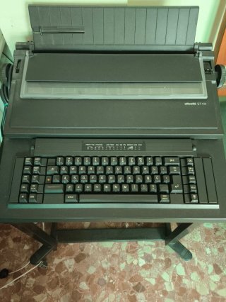 Máquina de Escribir Eléctrica Olivetti ET 109