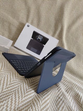 Funda HOU para iPad con Teclado Nueva!