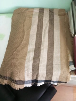 Fular de rayas beige y verde oliva