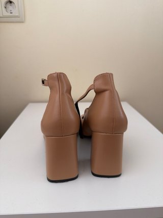 Zapatos Mary Jane Tacón Beige y Negro