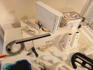 Nintendo Wii + Accesorios Star Wars y Skylanders