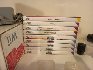 Nintendo Wii + Accesorios Star Wars y Skylanders