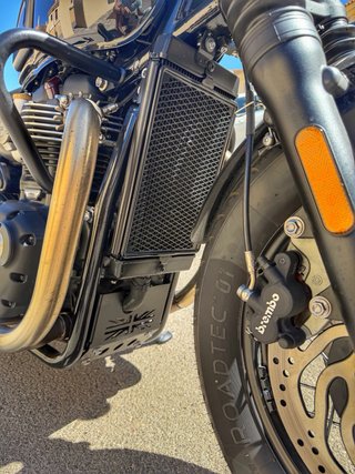 Triumph Bonneville Bobber Negra