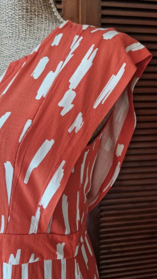 Vestido camisero estampado naranja y blanco