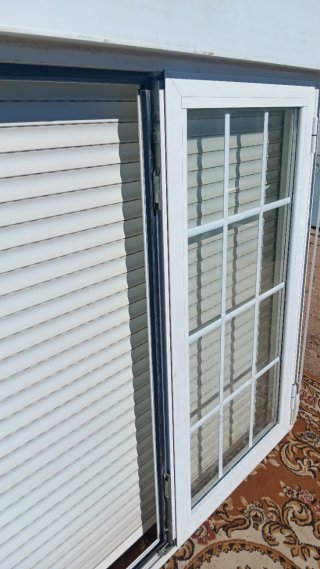 Ventana de aluminio doble con persiana