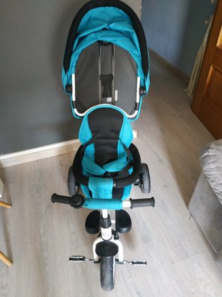 Triciclo infantil con capota y cesta