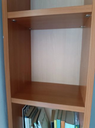 Librería madera 5 estantes y dos baldas.