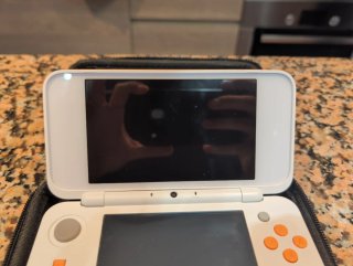 Nintendo 2DS XL Arancione e Bianco