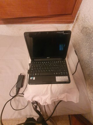 Portátil Acer Blanco para piezas no enciende tiene