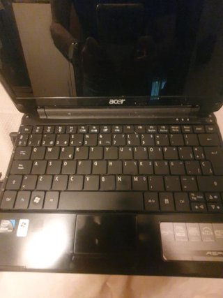 Portátil Acer Blanco para piezas no enciende tiene