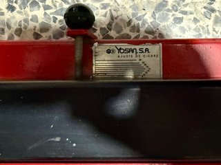 Máquina Yosan para cerrar wiro metálico manual