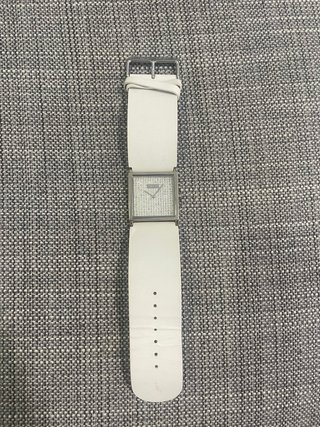 Reloj Oasis con correa de cuero blanco