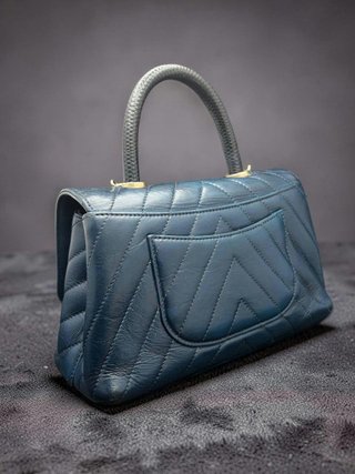 Bolso Chanel Chevron Piel Azul Marino