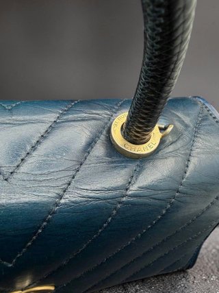 Bolso Chanel Chevron Piel Azul Marino