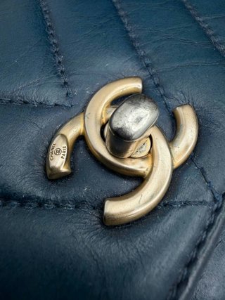 Bolso Chanel Chevron Piel Azul Marino