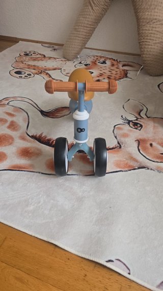 Bicicleta sin pedales Kinderkraft rosa y azul