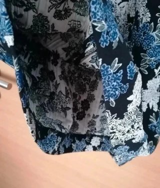 Abito floreale nero e blu